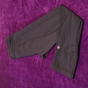 Lululemon Atletic Legging, Size 2, Black Color ⚫️ ♥️ 👌 😍